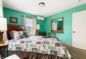 3 bedrooms, desk, iron/ironing board, travel cot