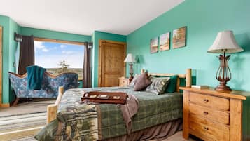 3 bedrooms, desk, iron/ironing board, travel cot