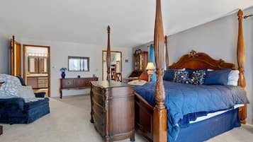 1 habitación, escritorio, tabla de planchar con plancha y cuna de viaje