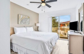 Townhome, 3 Bedrooms, Kitchen, Courtyard View