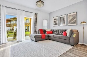 Townhome, 3 Bedrooms, Kitchen, Courtyard View | Living area