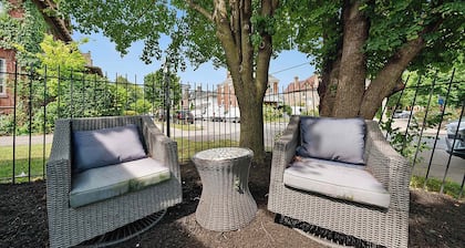 Chic City Retreat 93B