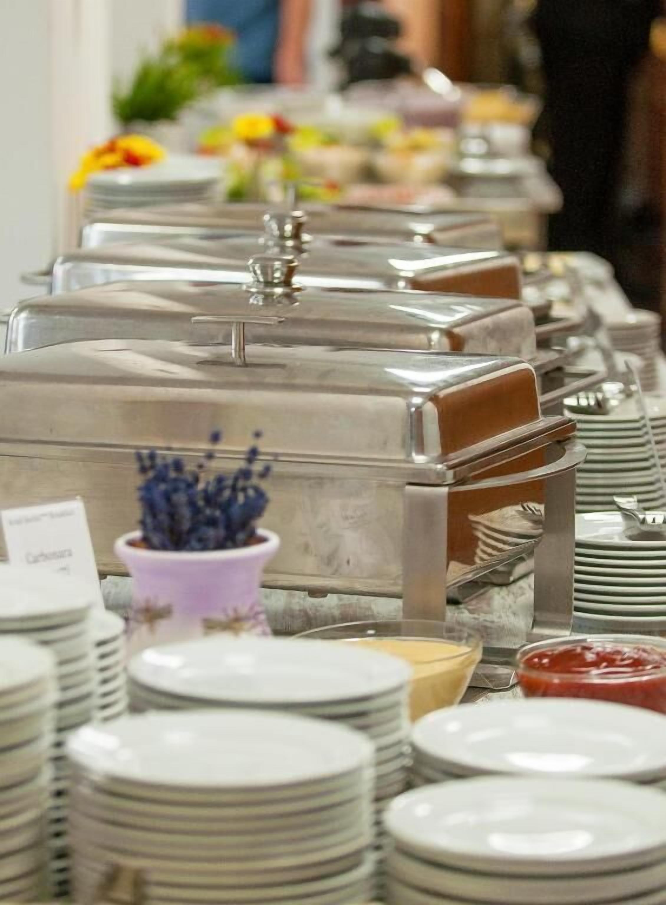 Photo - FREE PARKING, FREE BREAKFAST, only 15 minutes to City Center