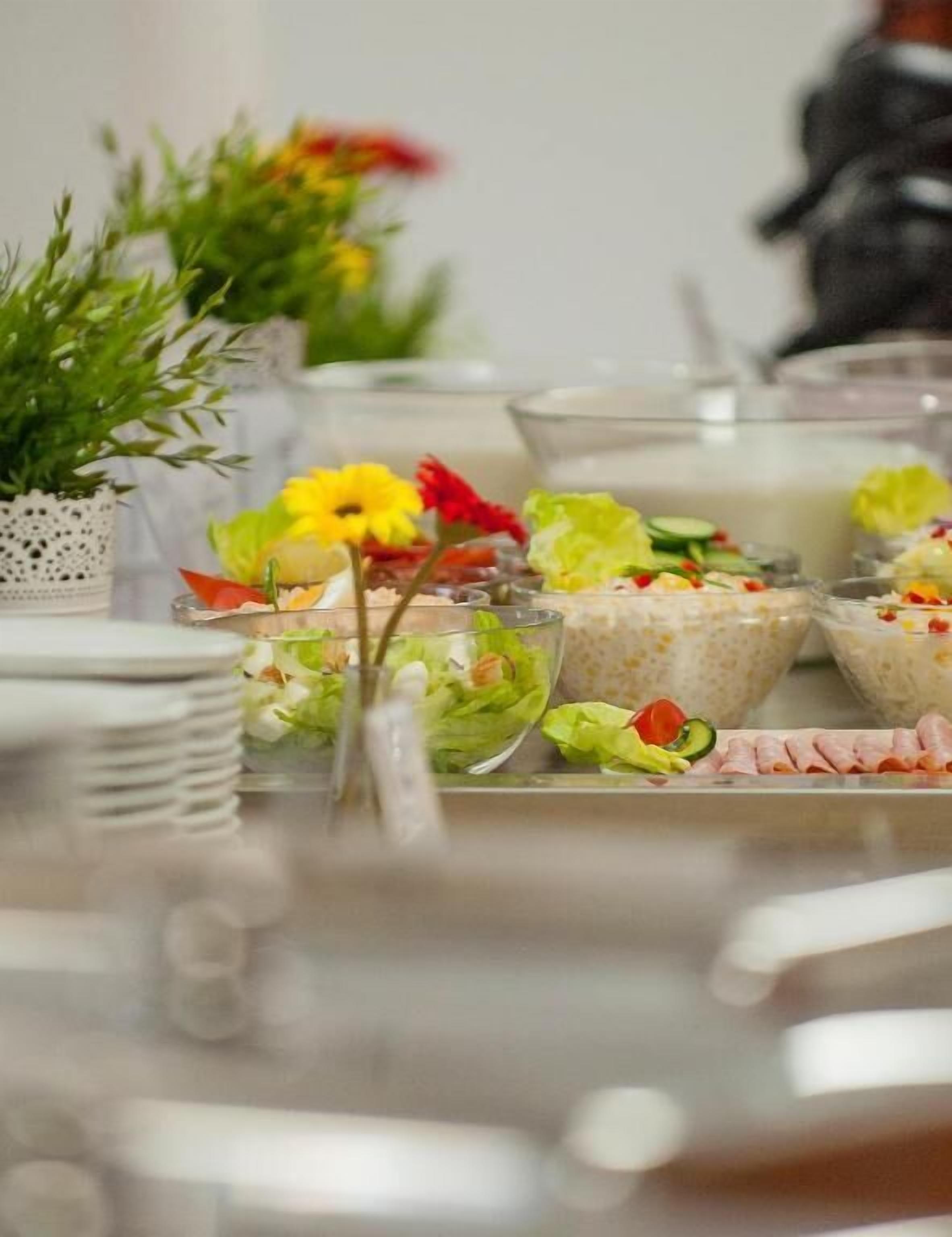 Photo - FREE PARKING, FREE BREAKFAST, only 15 minutes to City Center