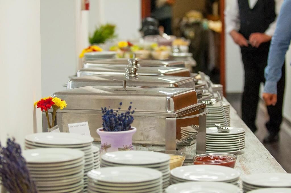 Photo - FREE PARKING, FREE BREAKFAST, only 15 minutes to City Center