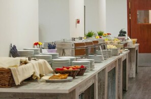 Dining - FREE PARKING, FREE BREAKFAST, only 15 minutes to City Center (Budapest)