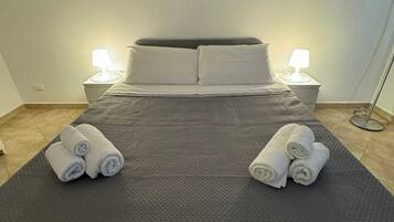 1 Schlafzimmer, BĂŒgeleisen/BĂŒgelbrett, WLAN, BettwĂ€sche