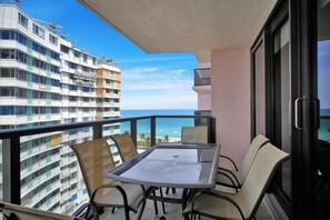 تناول الطعام بالخارج