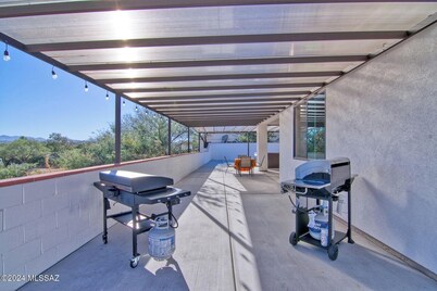 Casa Blanca, Newer 3-bedroom house in amazing Rio Rico with WiFi, AC, spa, patio