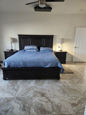 3 soverom, strykejern/-brett, wi-fi og sengetøy