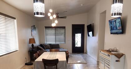 Casa Blanca, Newer 3-bedroom house in amazing Rio Rico with WiFi, AC, spa, patio