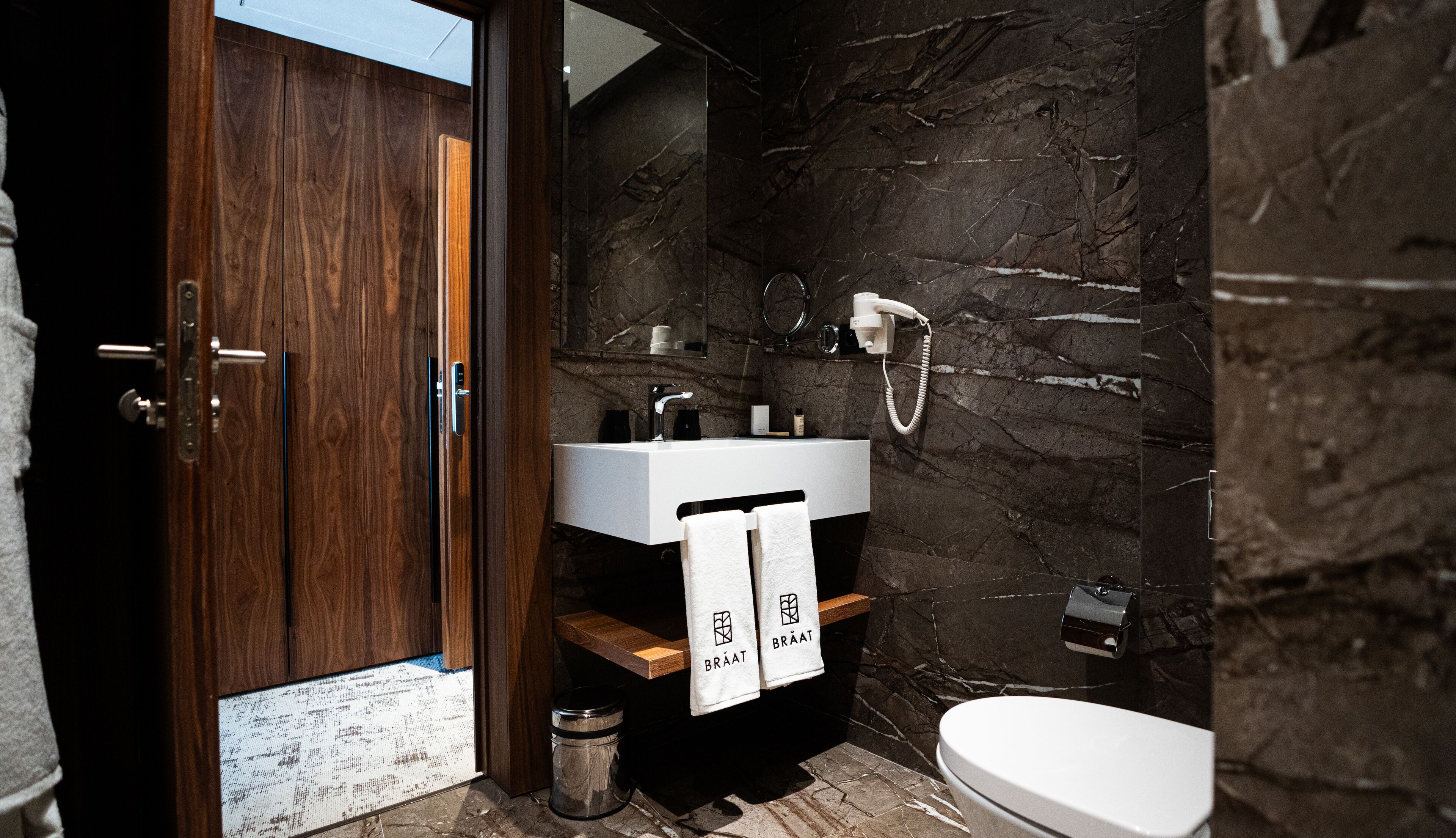 Photo - BRĂAT Hôtel