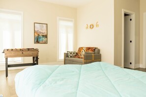 5 bedrooms, desk, iron/ironing board, free WiFi