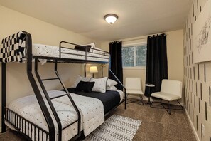 3 bedrooms, iron/ironing board, WiFi, bed sheets