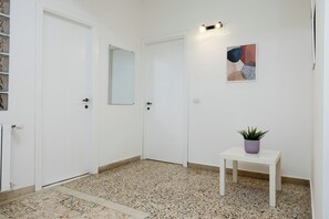 Interior - Pandolfo Apartment - Two Bedroom Apartment, Sleeps 4 (Rome)
