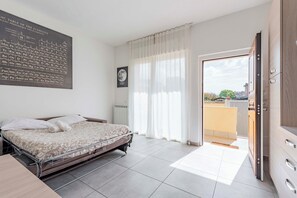 1 bedroom, iron/ironing board, free WiFi, bed sheets