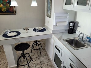 Private kitchen - Cozy private studio with private parking,WiFi and AC in charming Santo Domingo (Santo Domingo)