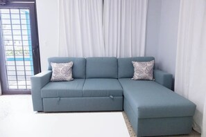 Smart TV - Spacious 4-Bedroom House in a great location in Jobos Beach, Isabela. WIFI & A/C (Isabela)