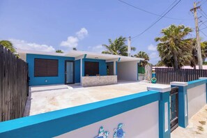 Terrace/patio - Spacious 4-Bedroom House in a great location in Jobos Beach, Isabela. WIFI & A/C (Isabela)