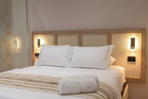 Comfort Double Room, Courtyard View - Casa Helena Hostel Cartagena (Cartagena)