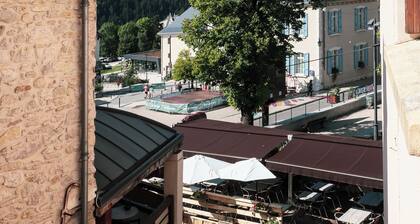 Right in the center of the village! Ideal for a couple