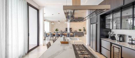 10 bedrooms, Internet