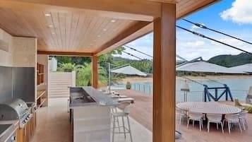 Villa | 5 bedrooms, Internet