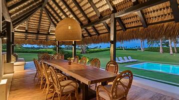 Villa | 5 bedrooms, Internet