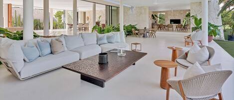 Villa | 5 bedrooms, Internet