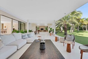 Villa | 5 bedrooms, Internet