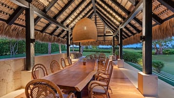 Villa | 5 bedrooms, Internet