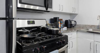 Mins 2 Downtown ~ King Bed ~ Private Stays