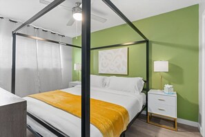 2 slaapkamers, een bureau, een strijkplank/strijkijzer, wifi