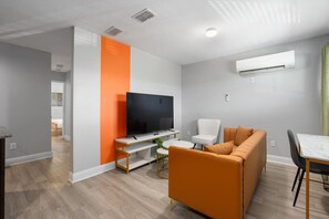 Fernseher, Stereoanlage