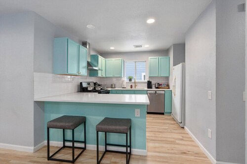 Clean & Convenient Austin Stay, Fast Wi-Fi + Minutes to Airport & I-35!