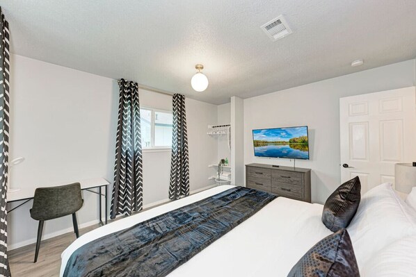 4 habitaciones, escritorio, tabla de planchar con plancha y wifi 