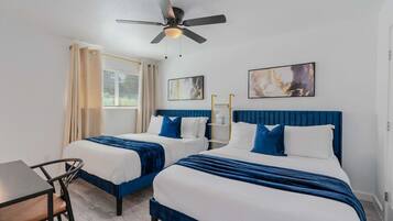 2 slaapkamers, een bureau, een strijkplank/strijkijzer, wifi