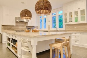 Villa | 6 bedrooms, Internet - Villa Alta Gracia w Private Pool Designer Decor (Punta Cana)