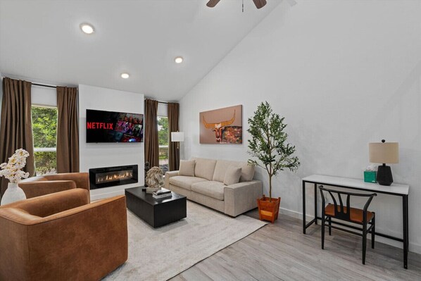 Télévision, chaîne hi-fi