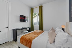 3 室のベッドルーム、デスク、アイロン / アイロン台、WiFi