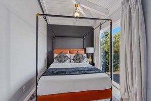 3 bedrooms, desk, iron/ironing board, WiFi