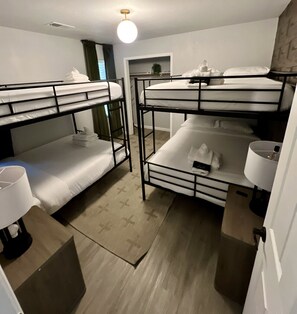 3 dormitorios, escritorio, tabla de planchar con plancha y wifi