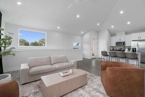 TV, stereo - Stylish Downtown Retreat w/ Balcony, Reserved Parking + Walkable Access (Austin)