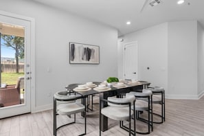 Dining - Modern Group Stay with Comfy Beds, Big Couch & Fully Stocked Kitchen (Austin)