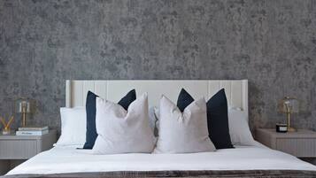 4 habitaciones, escritorio, tabla de planchar con plancha y wifi