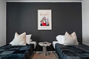 4 bedrooms, desk, iron/ironing board, WiFi