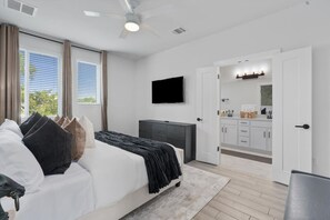 2 室のベッドルーム、デスク、アイロン / アイロン台、WiFi