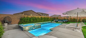 15 Bed, Glow Gameroom, Putting green, Pool & BBQ