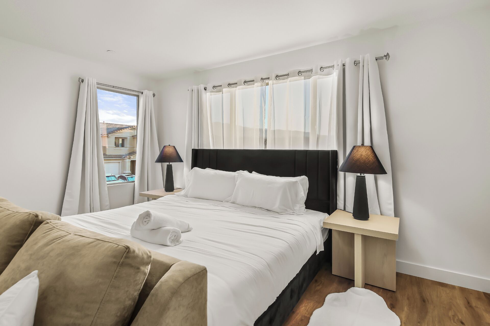 7 habitaciones, tabla de planchar con plancha, cuna de viaje y wifi 