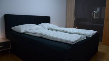 1 Schlafzimmer, Schreibtisch, Bügeleisen/Bügelbrett, kostenloses WLAN